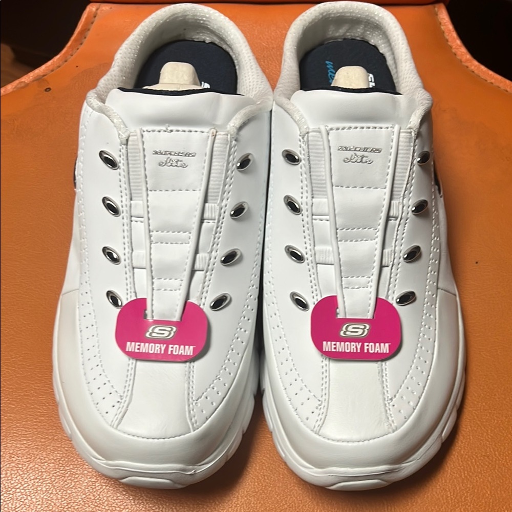 Brand New Skechers White Sneakers with Chunky Soles and Minimalist Design!
